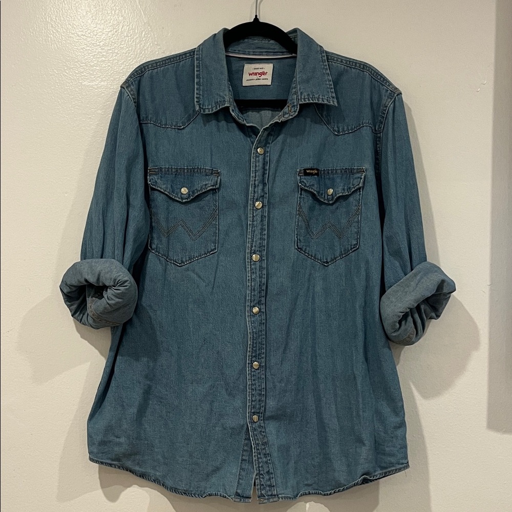 Wrangler Men's Casual Blue Button Down Shirt